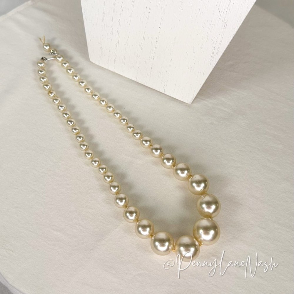 Vintage Off White Pearl Graduated Necklace - Picture 6 of 10